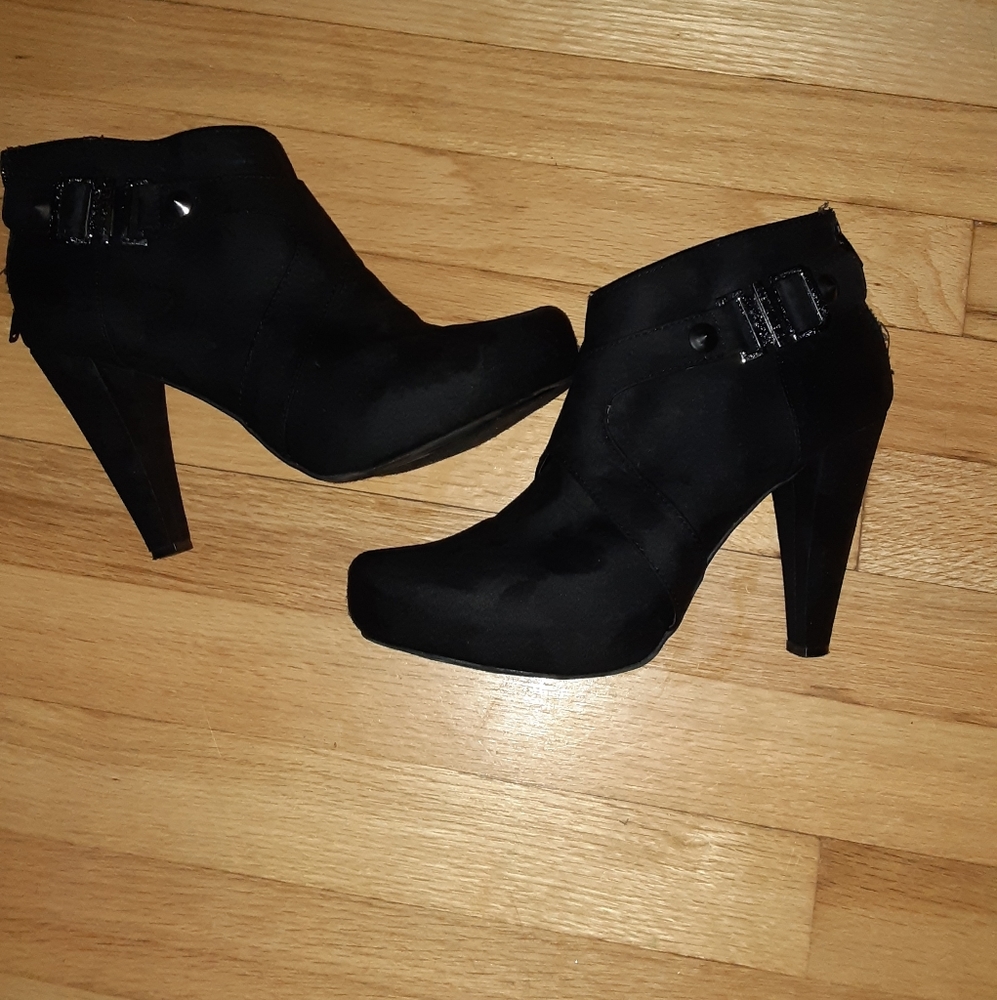 Guess Suede-like Ankle Booties